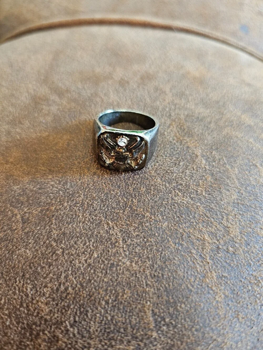 Vintage Mens Sz 8.5 military or heritage coat of arms Signet Ring